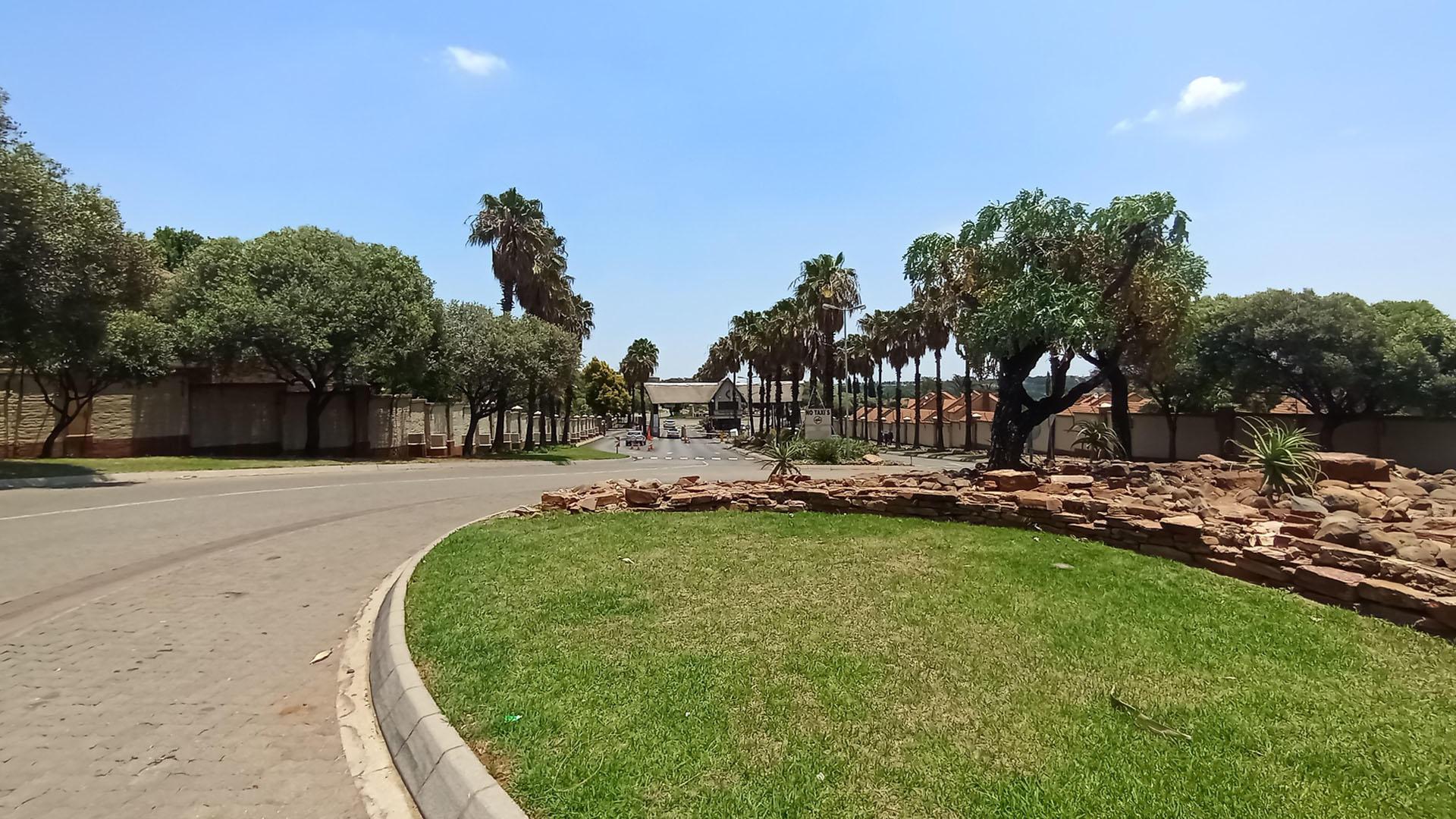 Front View of property in Mooikloof Ridge