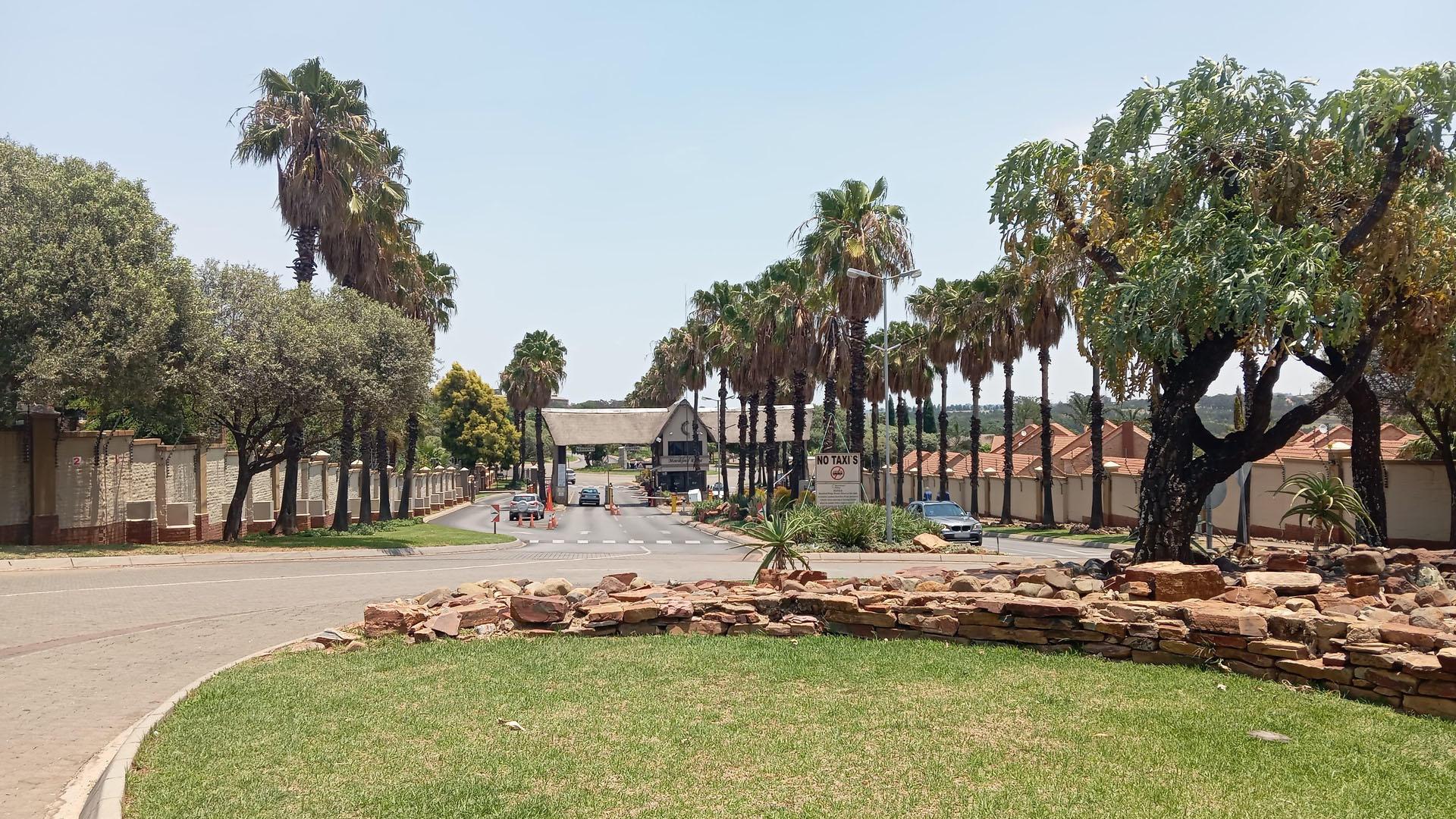 Front View of property in Mooikloof Ridge
