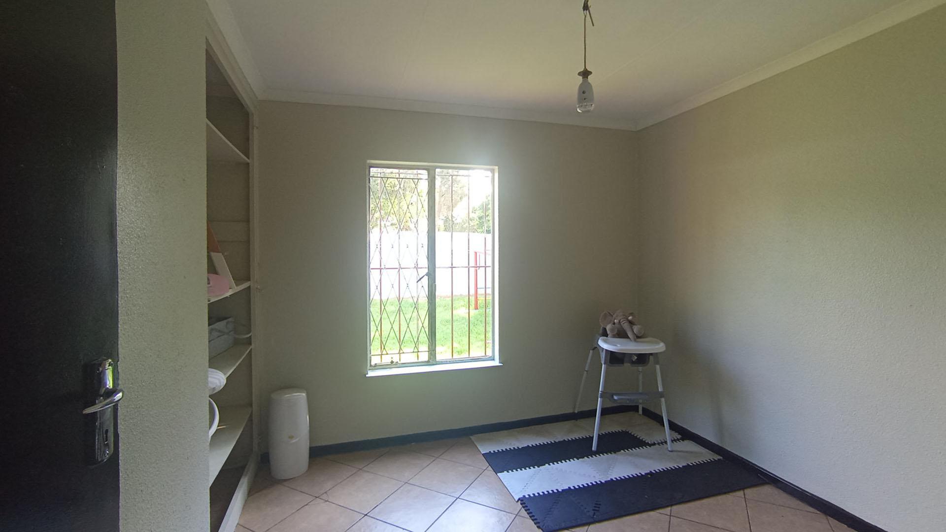 Bed Room 2 - 11 square meters of property in Noordwyk