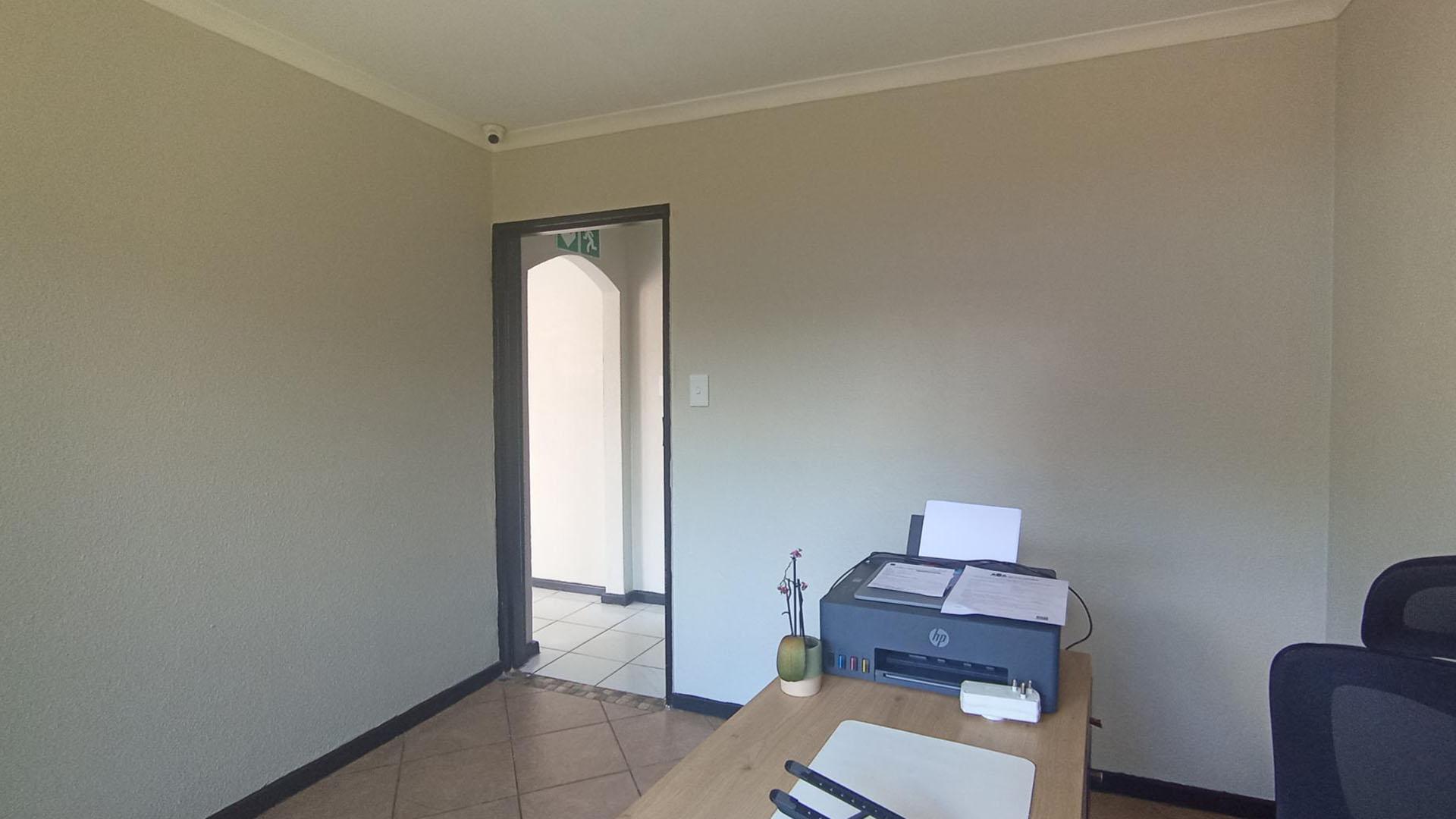 Bed Room 1 - 11 square meters of property in Noordwyk