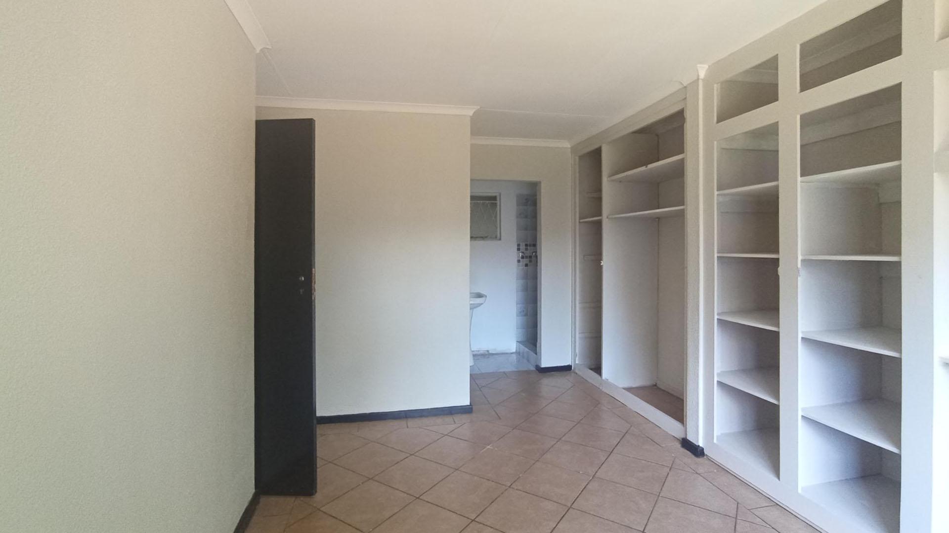 Main Bedroom - 18 square meters of property in Noordwyk