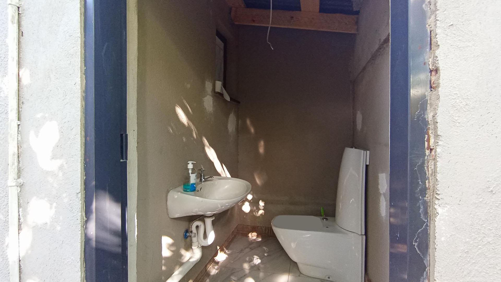 Staff Bathroom - 3 square meters of property in Noordwyk