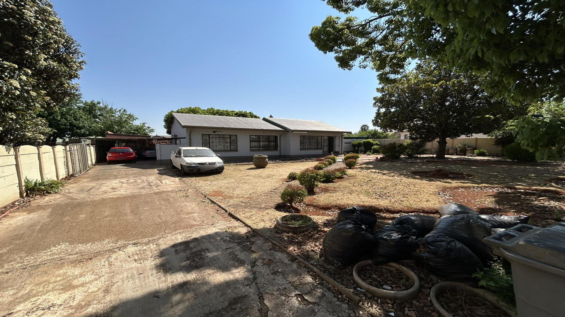 Front View of property in Pretoriusrus