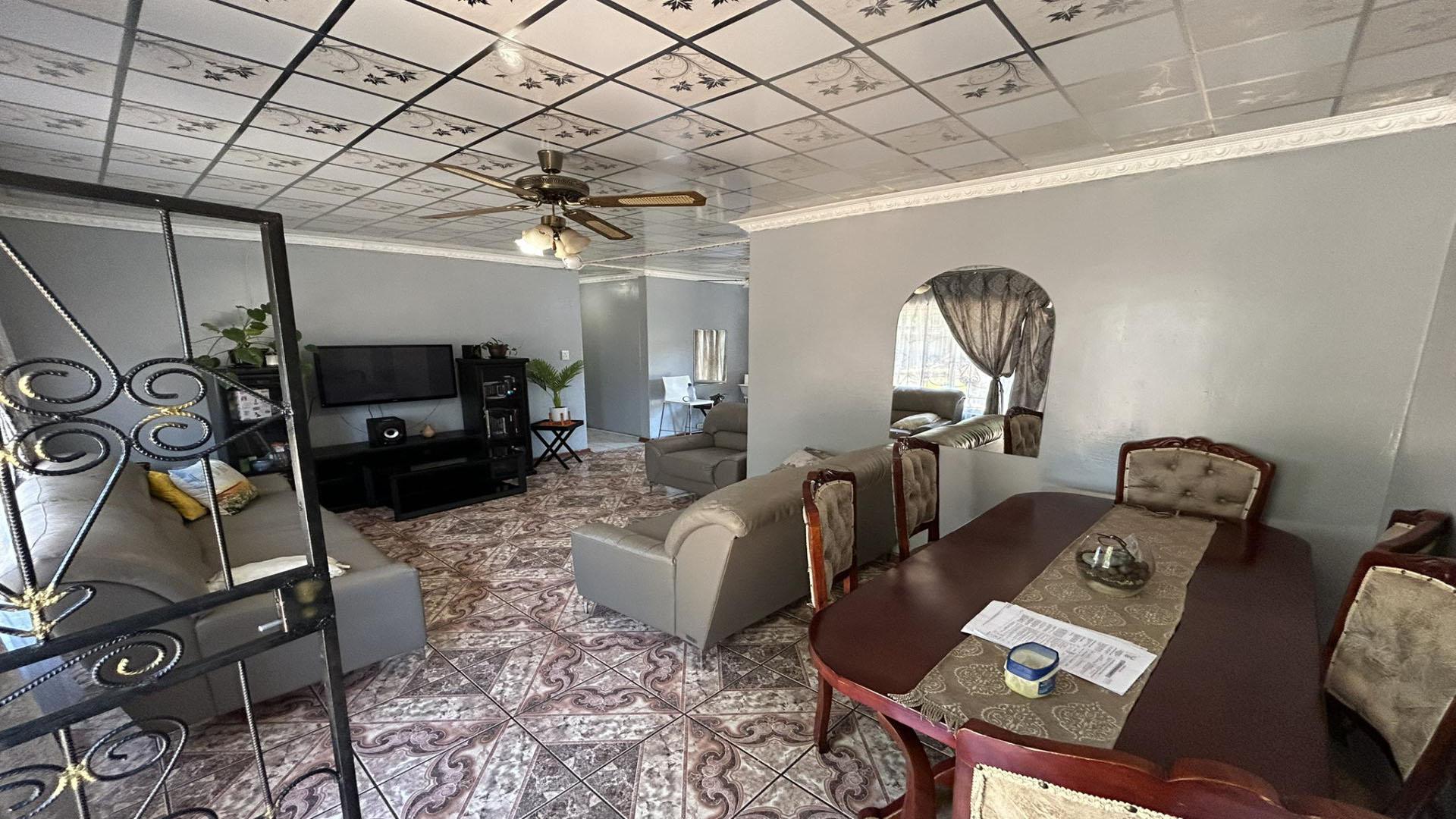 Lounges of property in Pretoriusrus