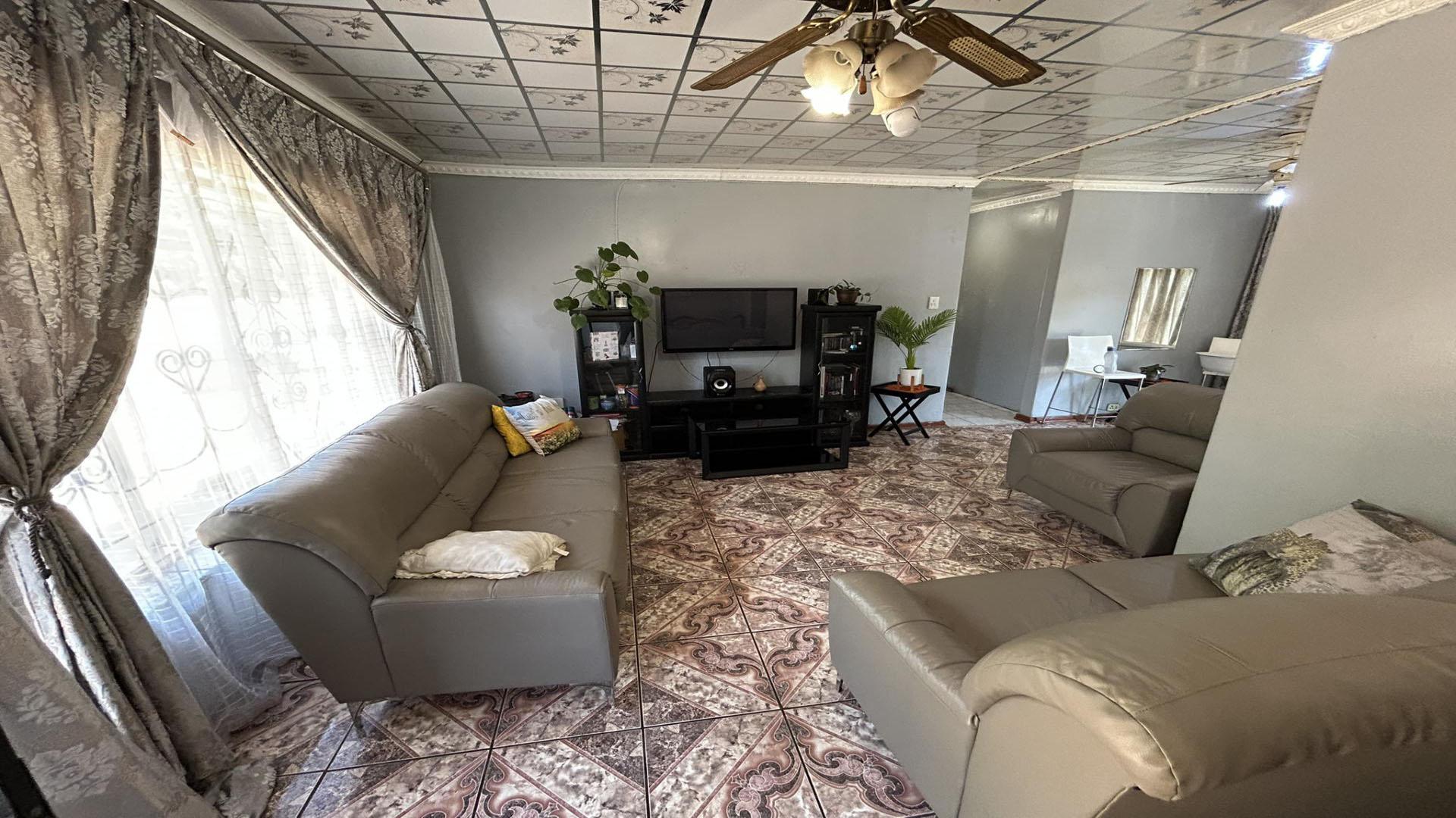 Lounges of property in Pretoriusrus