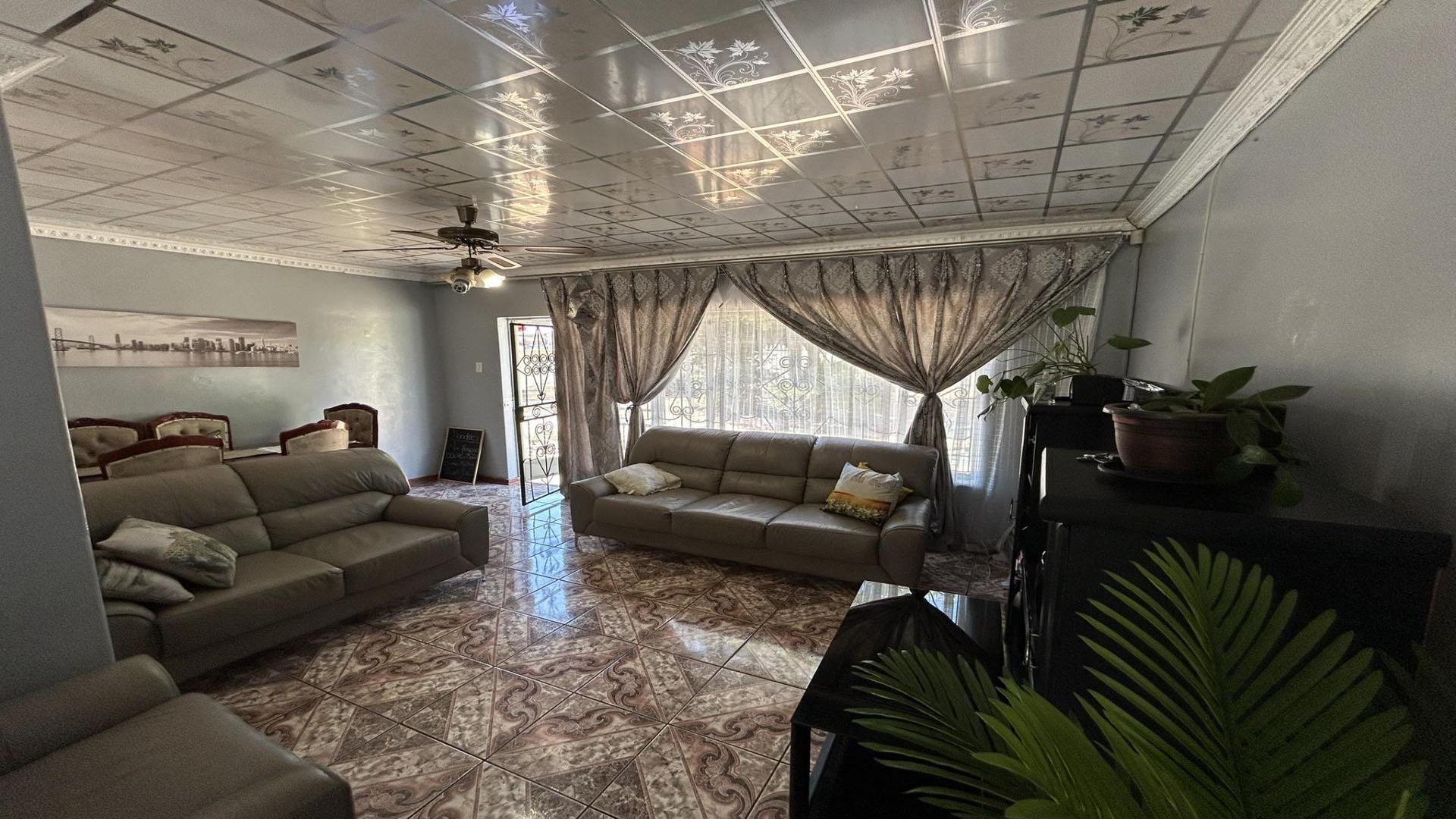 Lounges of property in Pretoriusrus