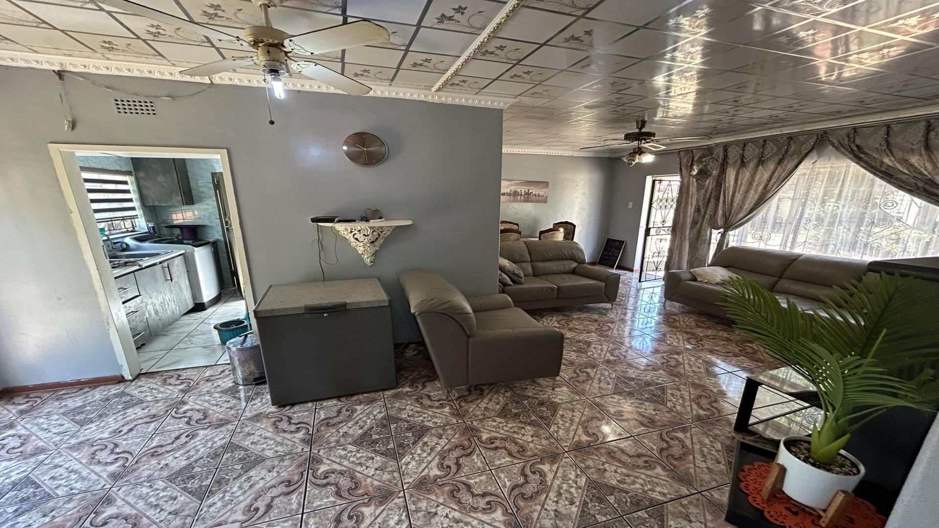 Lounges of property in Pretoriusrus