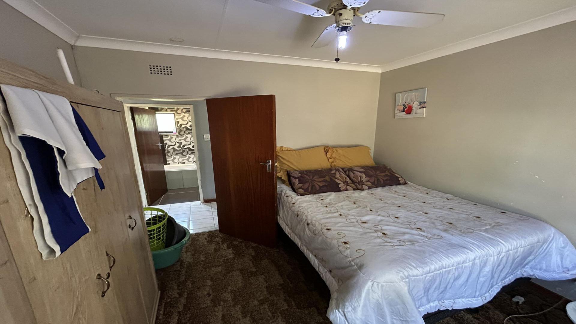 Bed Room 1 of property in Pretoriusrus