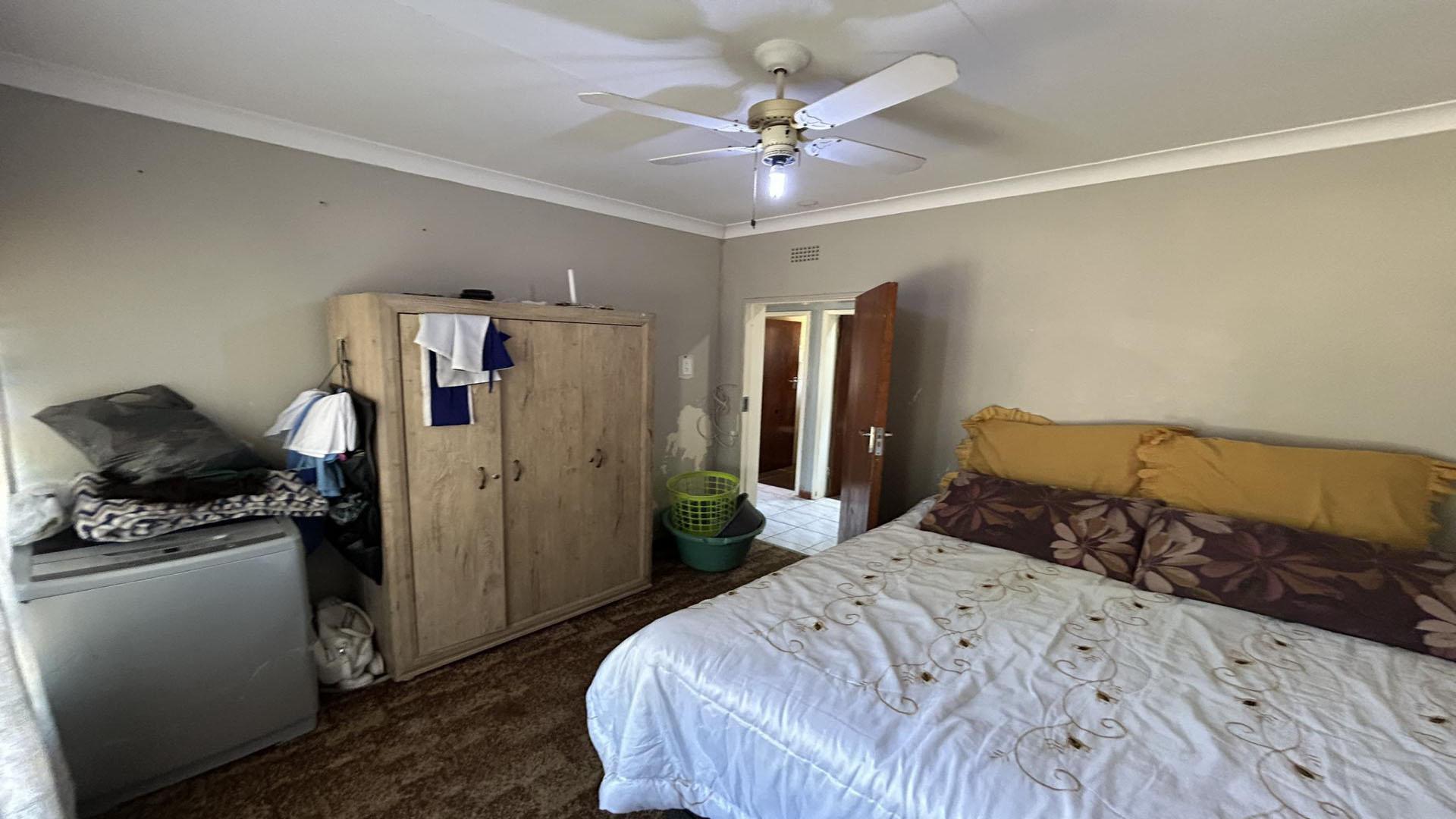 Bed Room 1 of property in Pretoriusrus