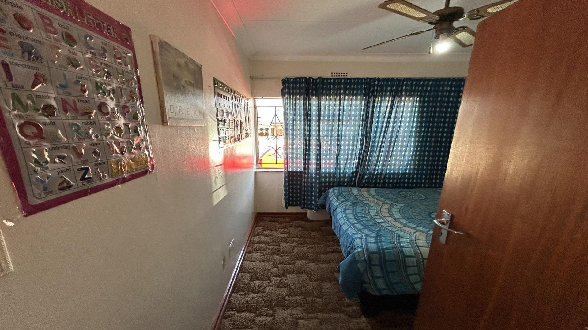 Bed Room 2 of property in Pretoriusrus