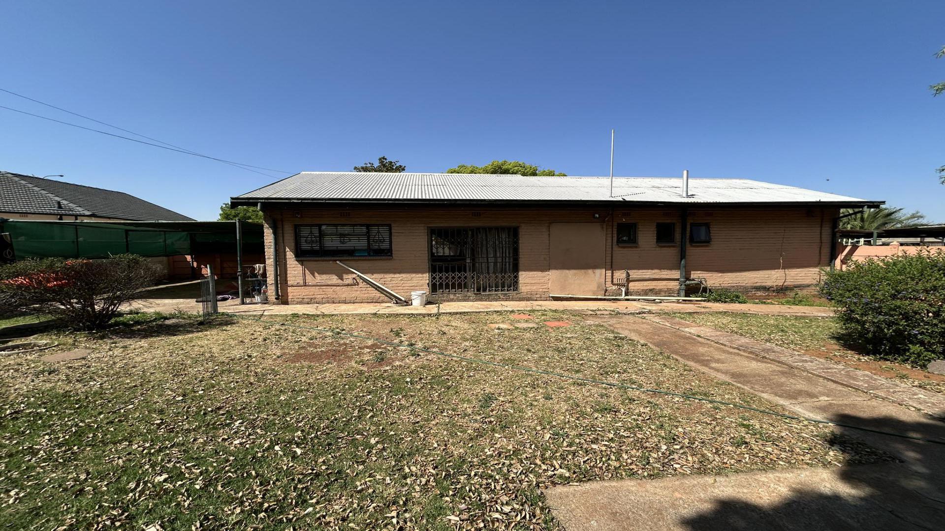 Backyard of property in Pretoriusrus