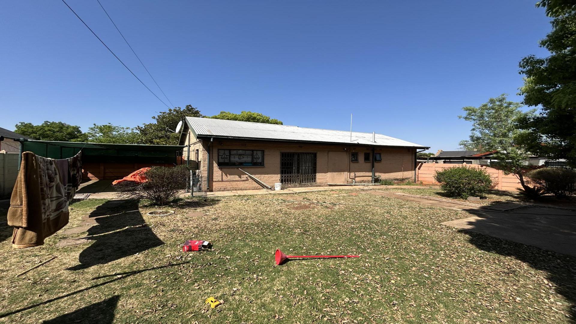 Backyard of property in Pretoriusrus