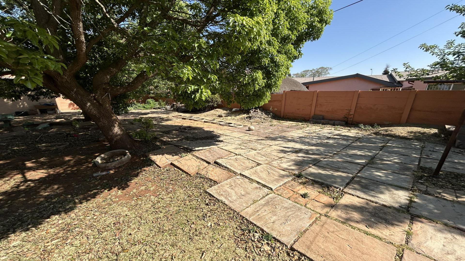 Backyard of property in Pretoriusrus