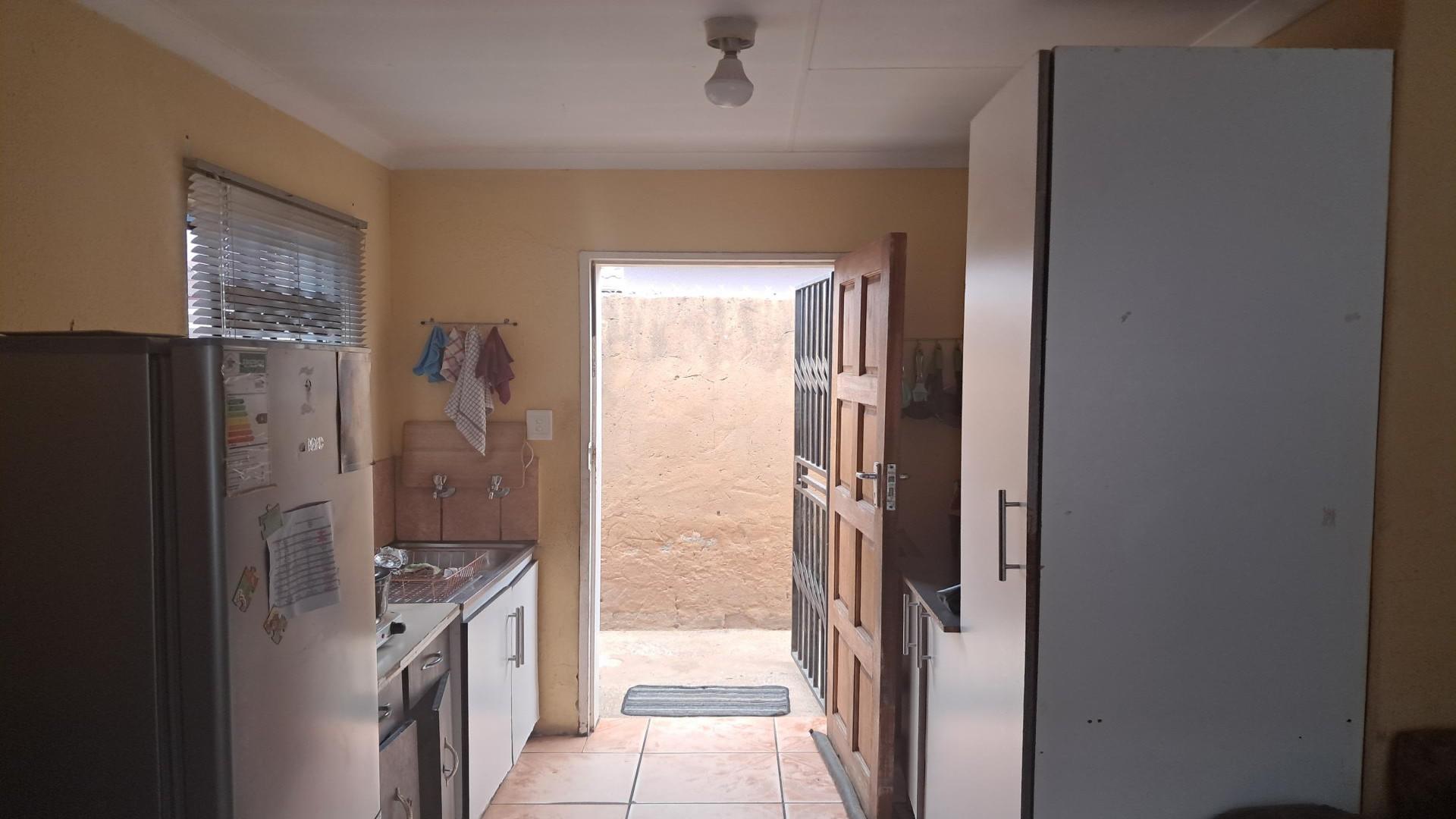 Kitchen of property in Mahube Valley