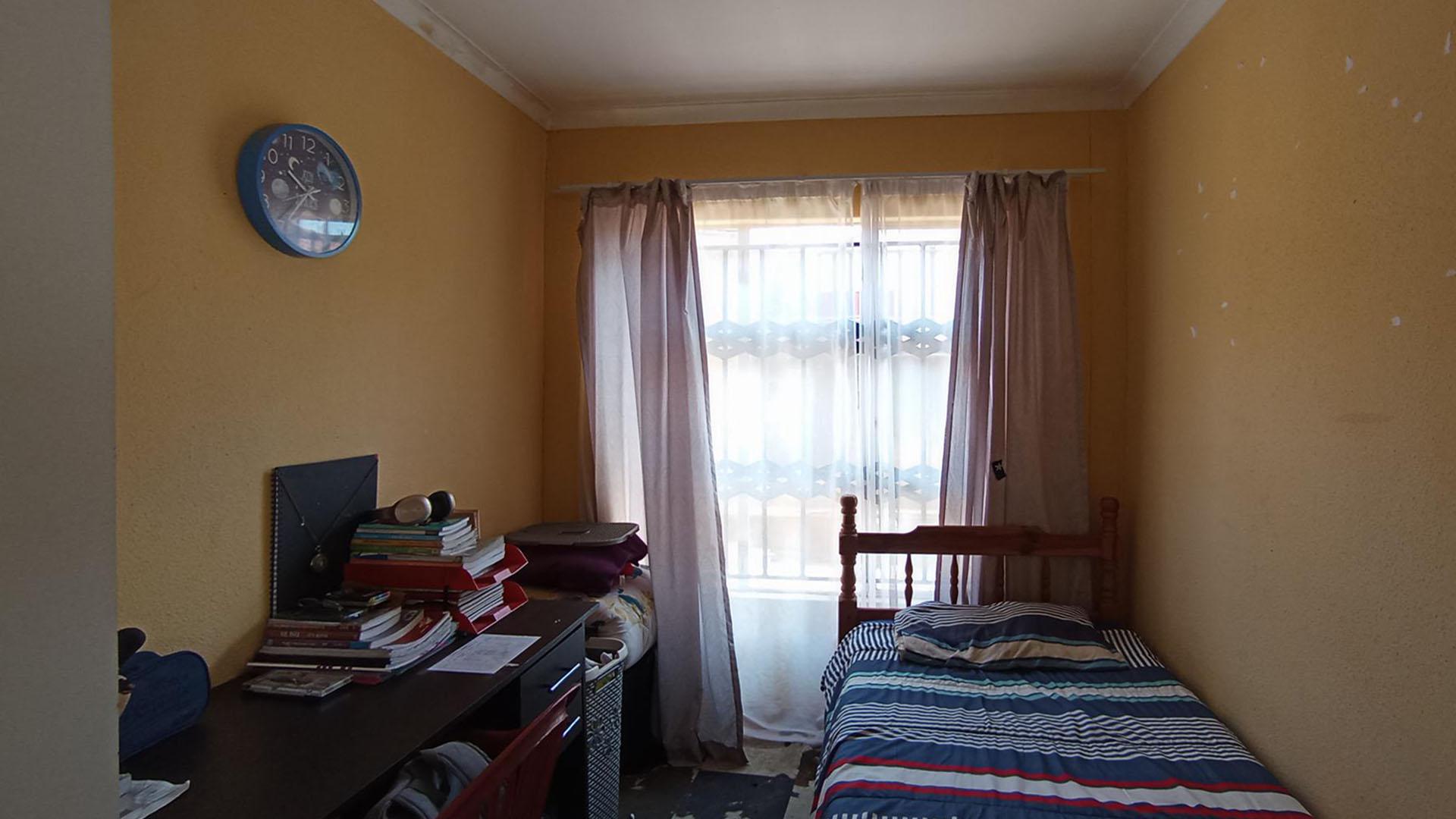 Bed Room 2 - 8 square meters of property in Mahube Valley