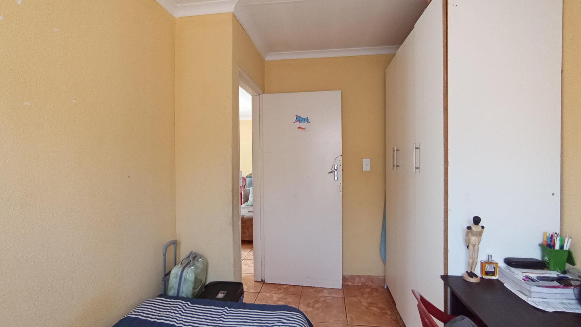 Bed Room 2 - 8 square meters of property in Mahube Valley