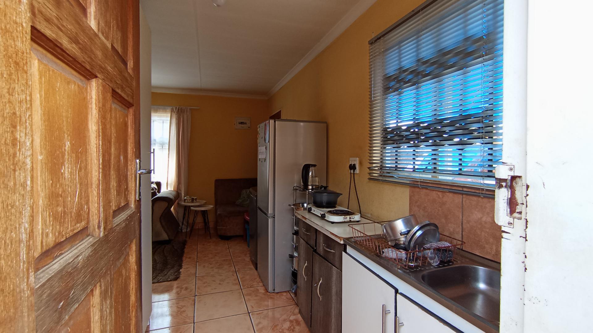 Kitchen - 4 square meters of property in Mahube Valley