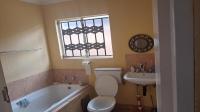 Bathroom 1 of property in Mahube Valley