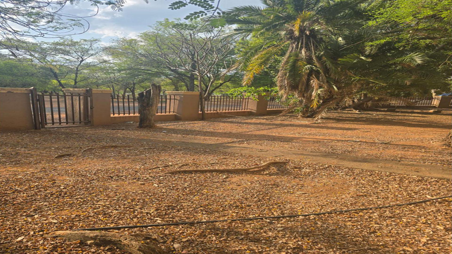 Spaces of property in Onverwacht