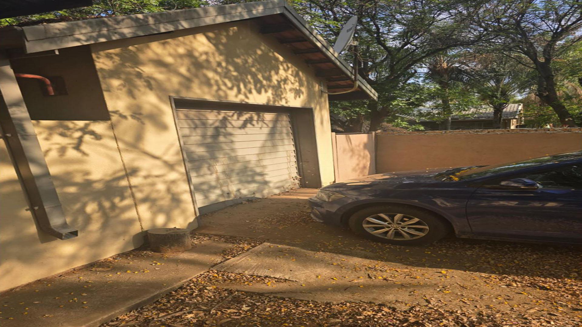 Garage of property in Onverwacht