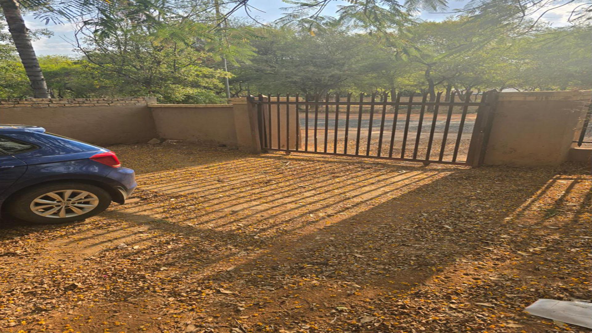 Spaces of property in Onverwacht