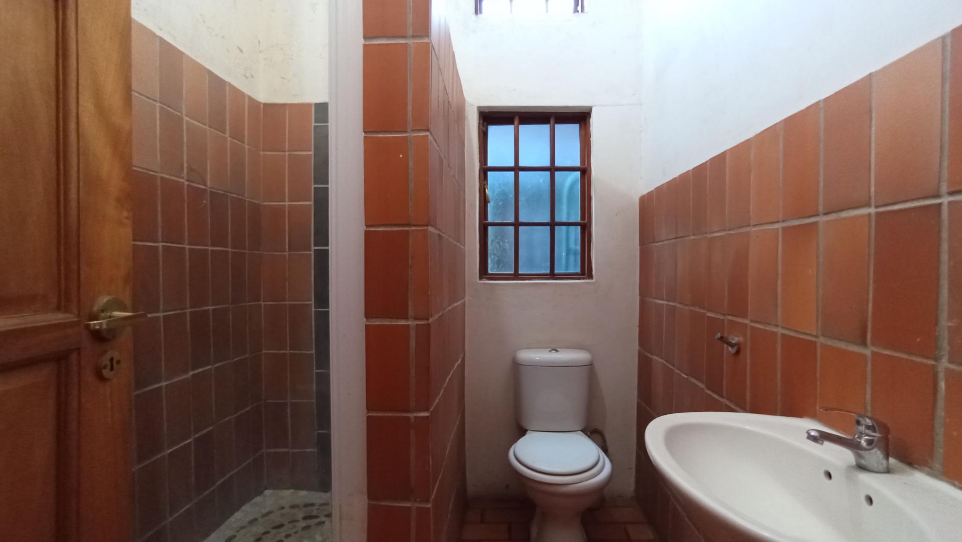 Bathroom 3+ of property in Hurst Hill