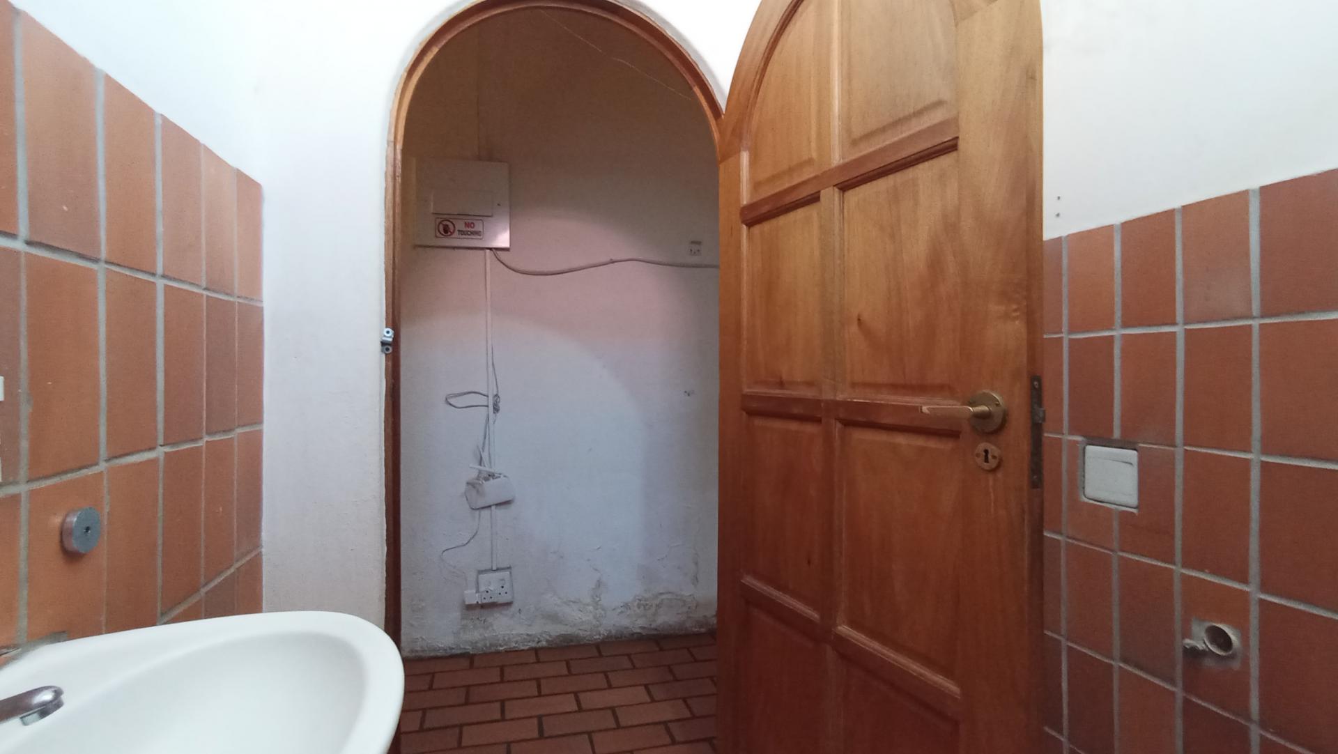 Bathroom 3+ of property in Hurst Hill