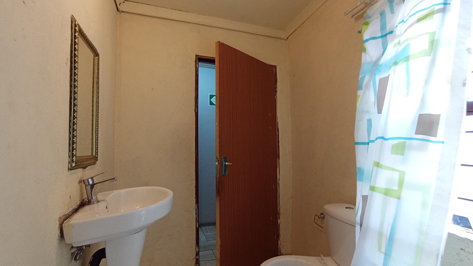 Bathroom 3+ of property in Hurst Hill