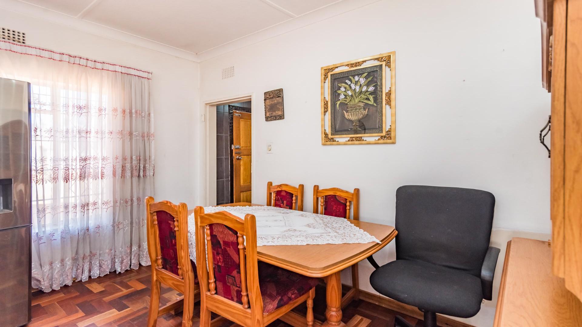 Dining Room of property in Discovery