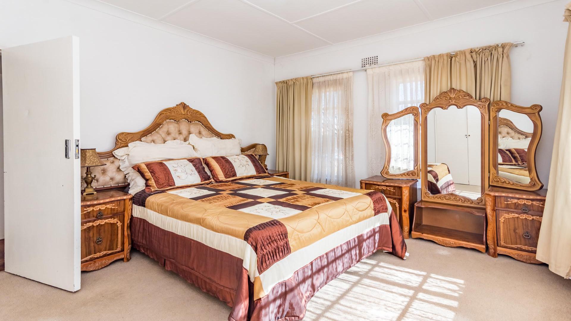 Bed Room 1 of property in Discovery