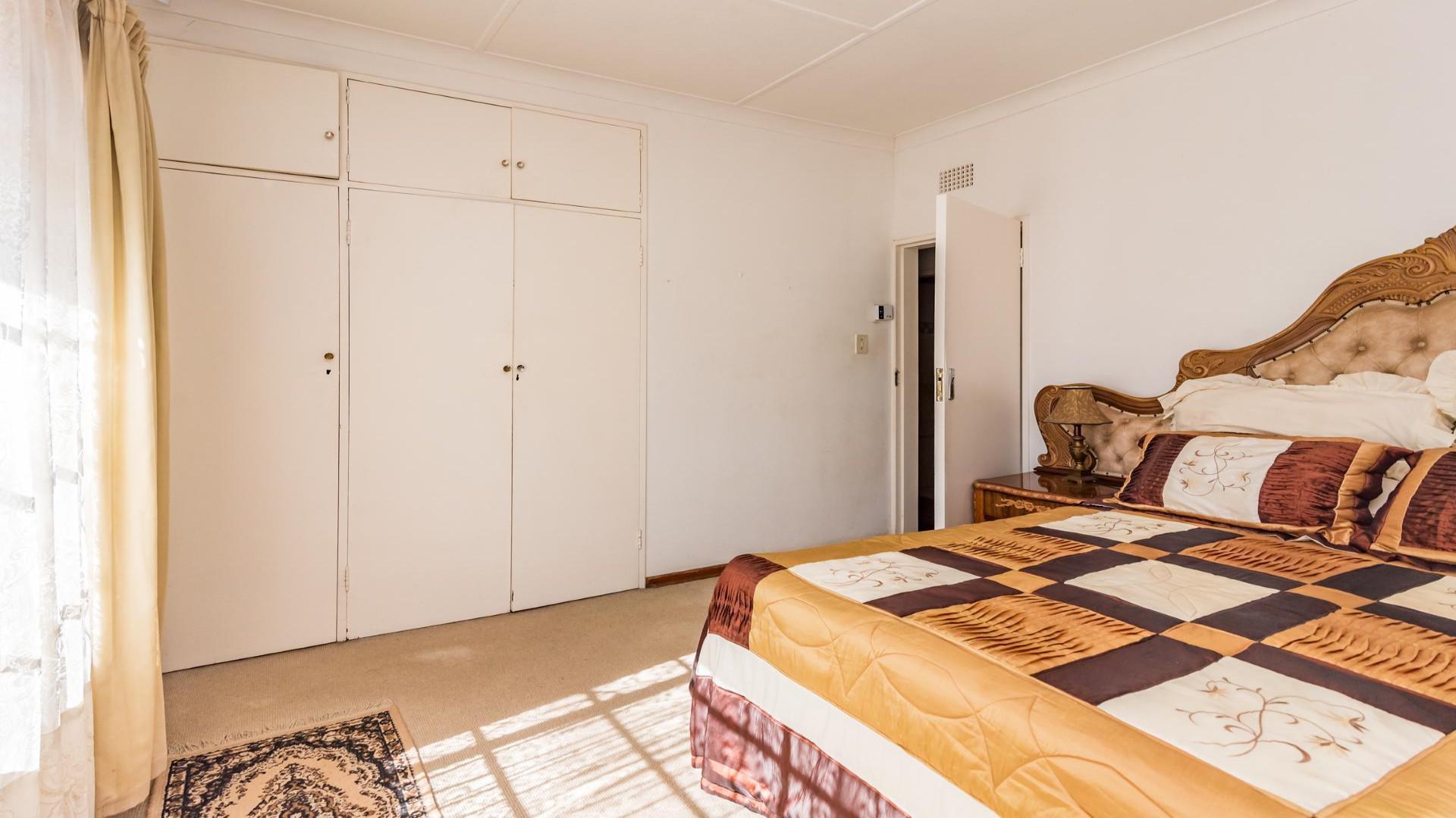 Bed Room 1 of property in Discovery