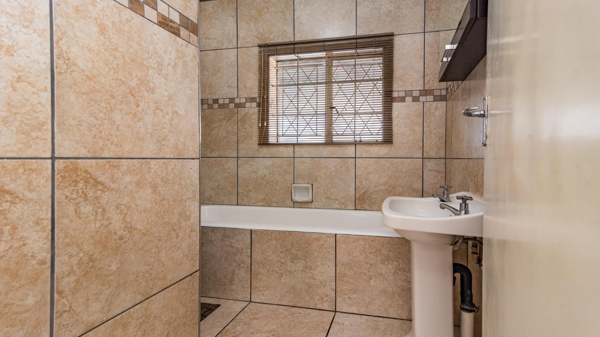 Bathroom 1 of property in Discovery