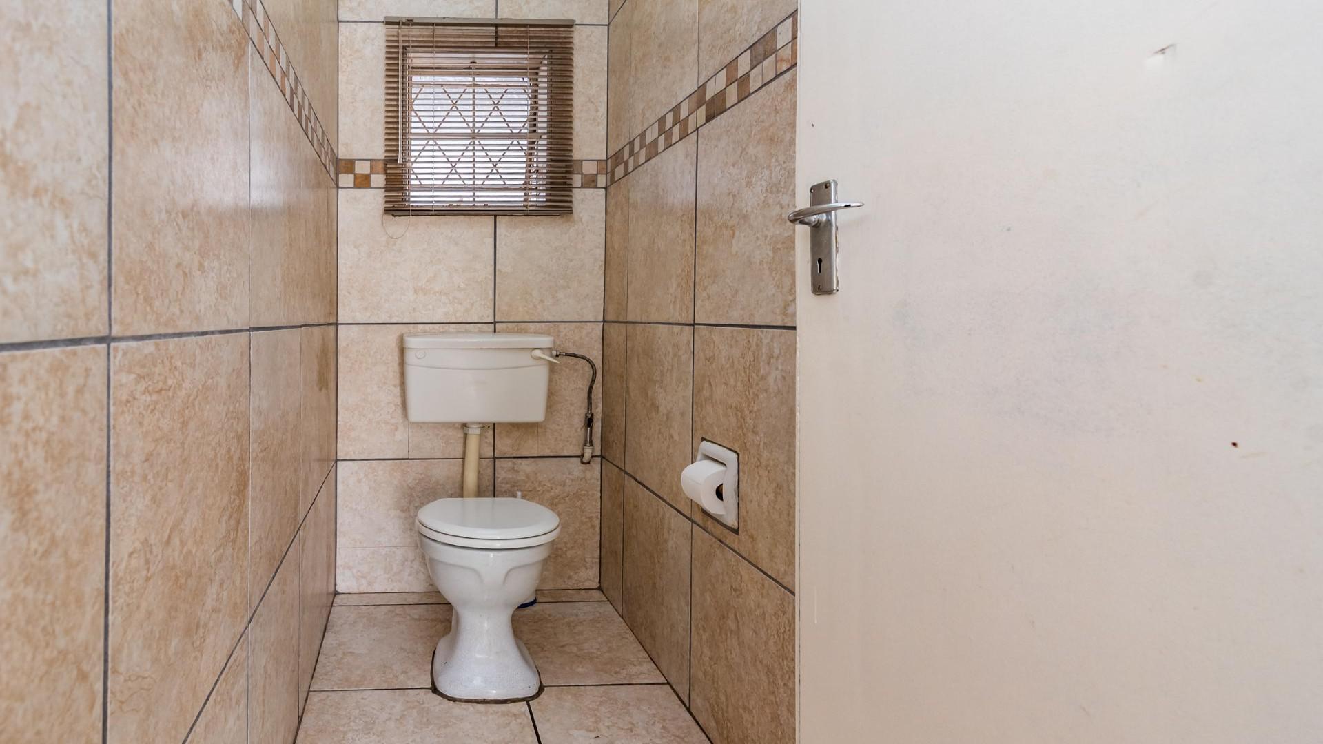 Bathroom 2 of property in Discovery