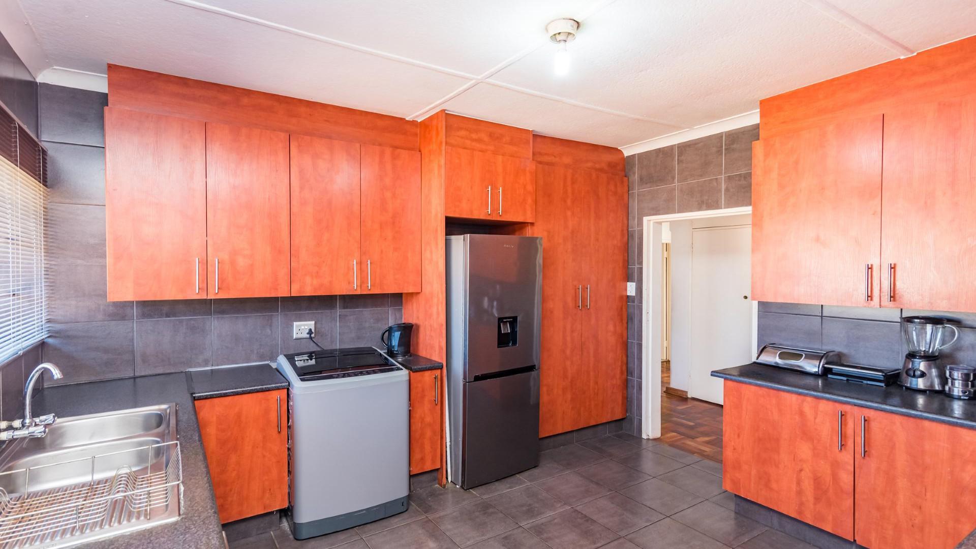 Kitchen of property in Discovery