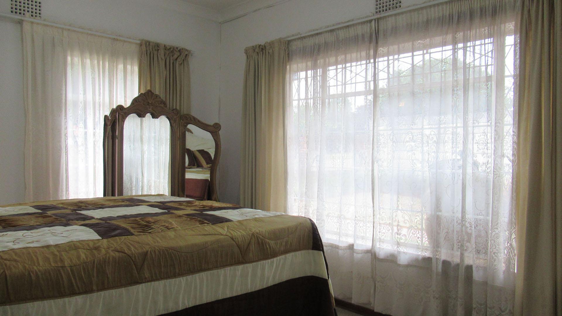 Bed Room 1 - 15 square meters of property in Discovery