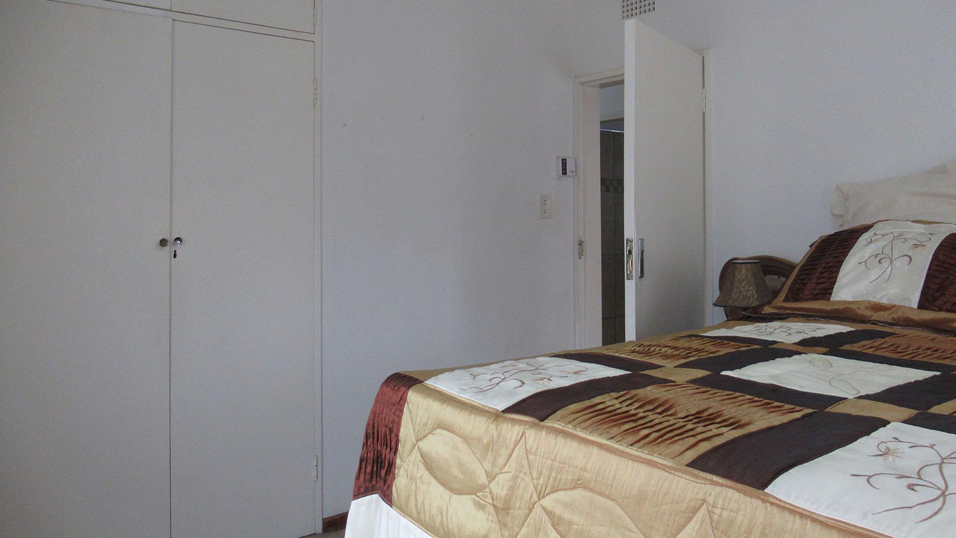 Bed Room 1 - 15 square meters of property in Discovery