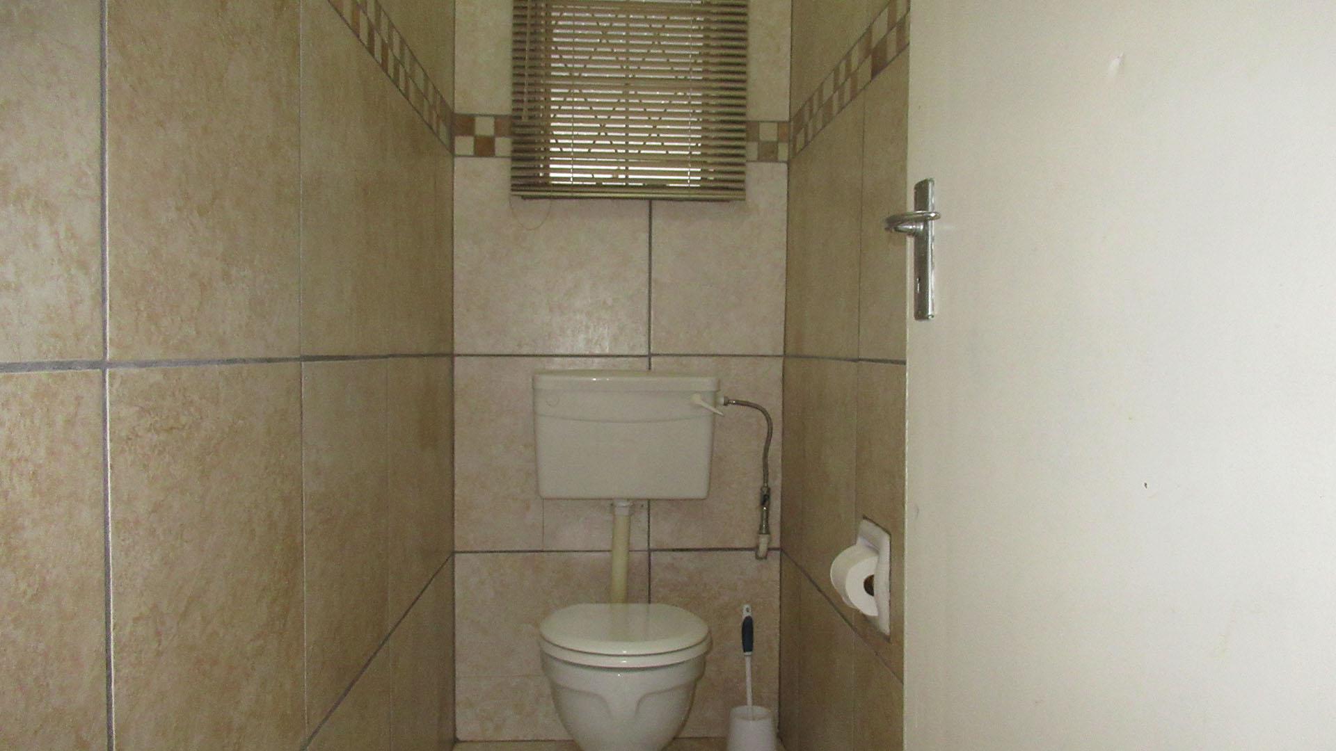 Bathroom 1 - 3 square meters of property in Discovery