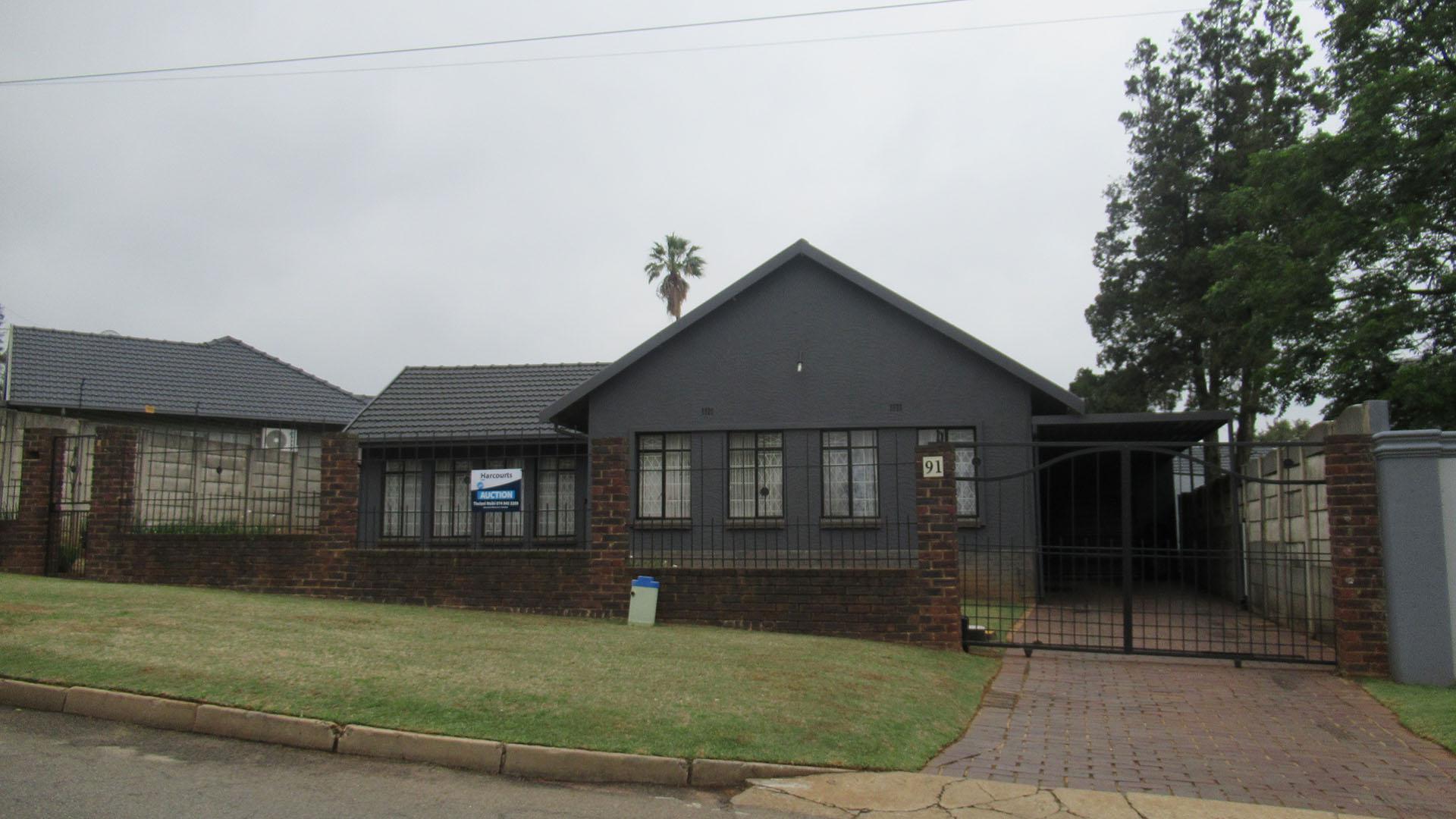 Front View of property in Discovery