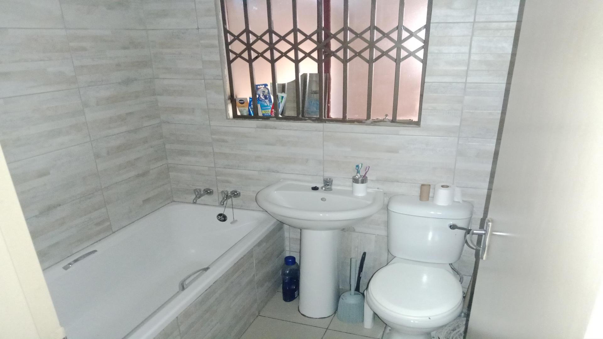Bathroom 1 of property in Soshanguve East