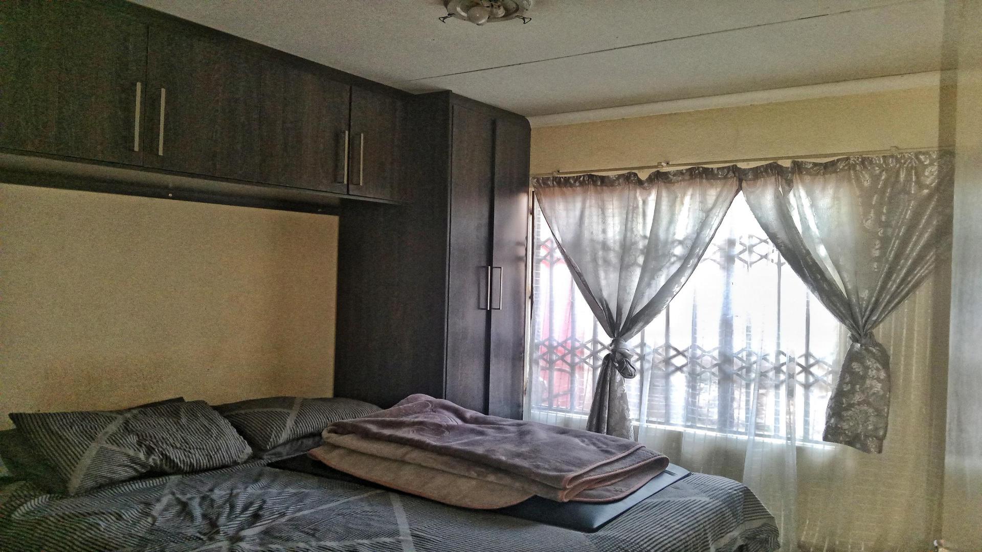 Bed Room 2 of property in Soshanguve East