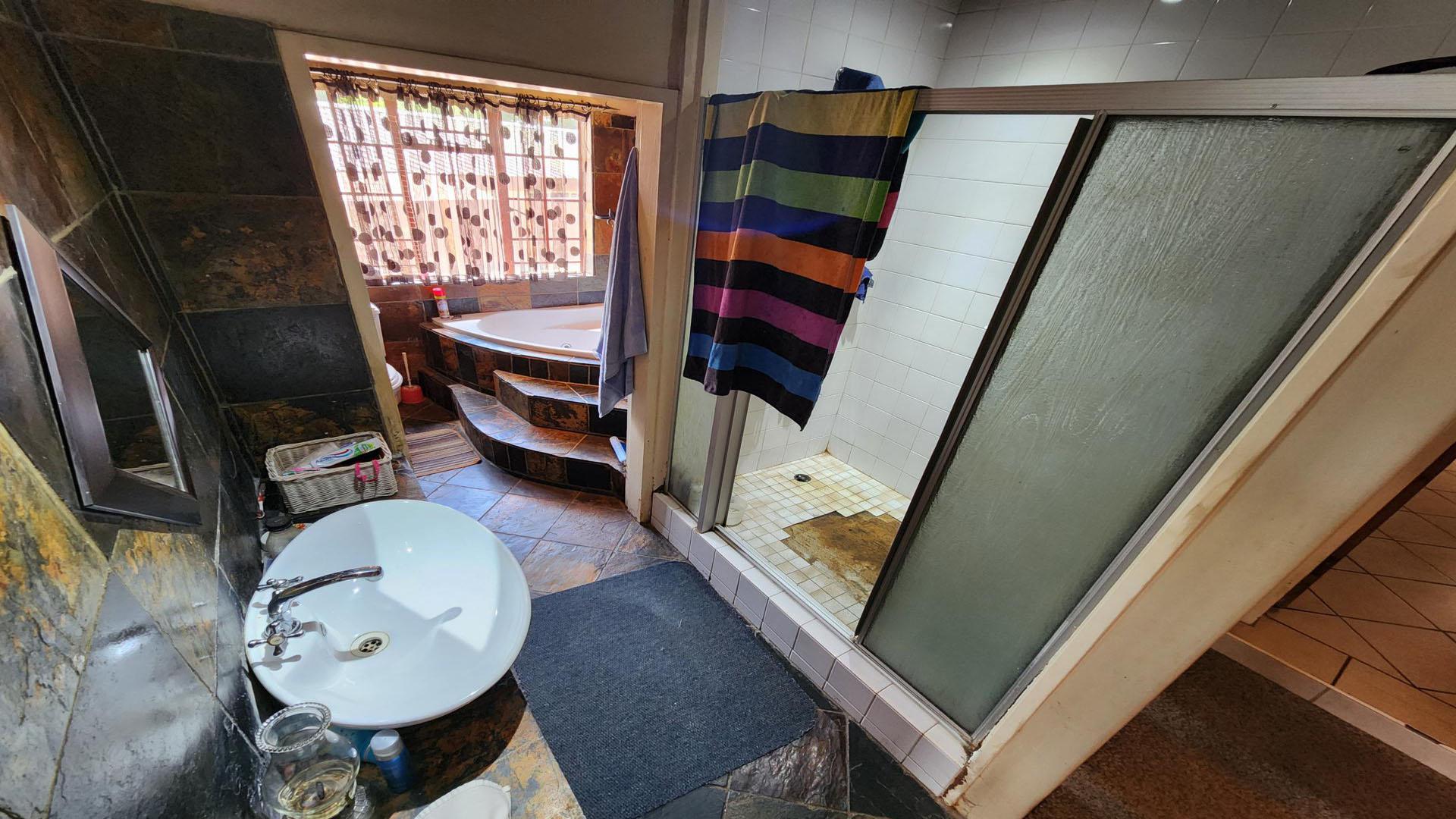 Main Bathroom of property in Ermelo