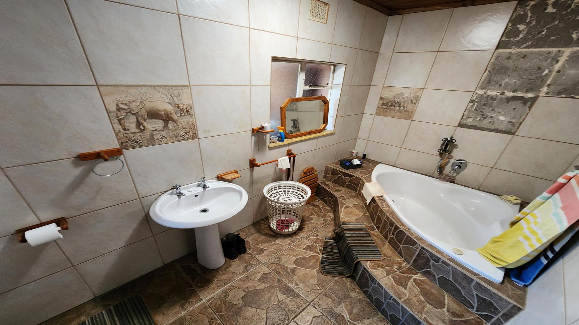 Bathroom 1 of property in Ermelo