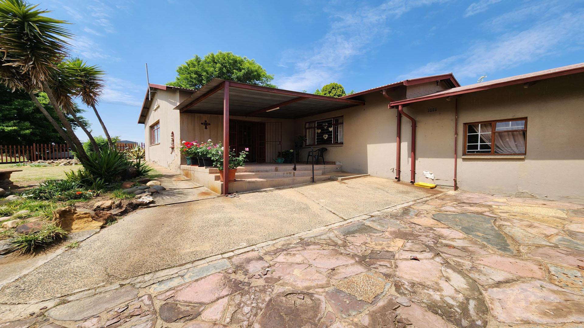 Front View of property in Ermelo