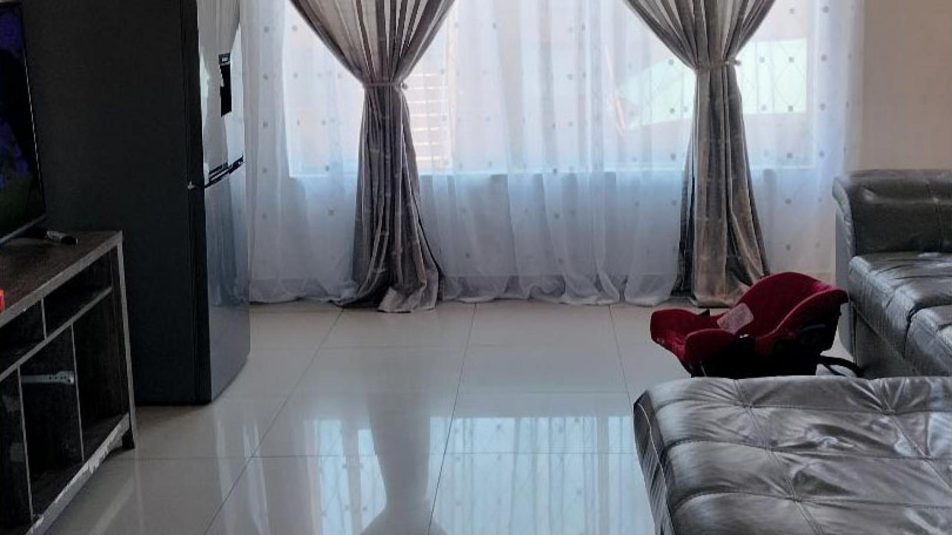 Lounges of property in Meredale