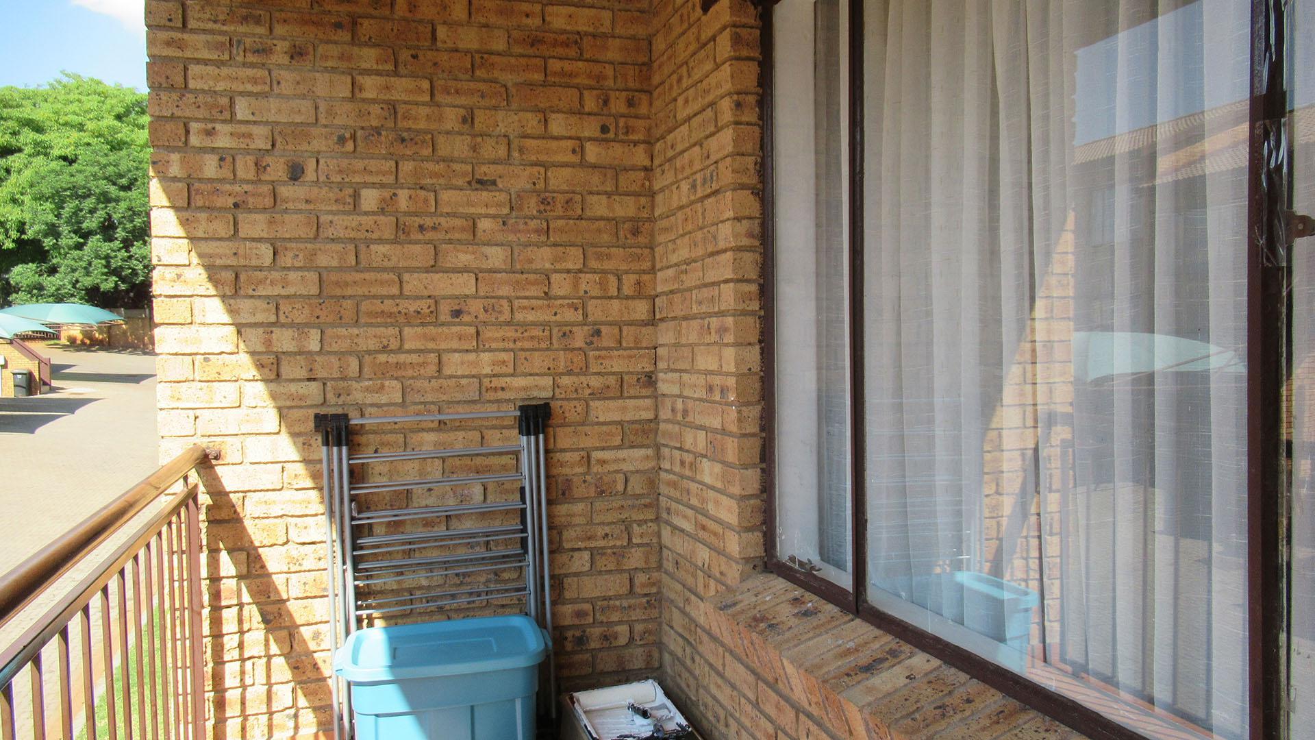 Balcony - 7 square meters of property in Meredale