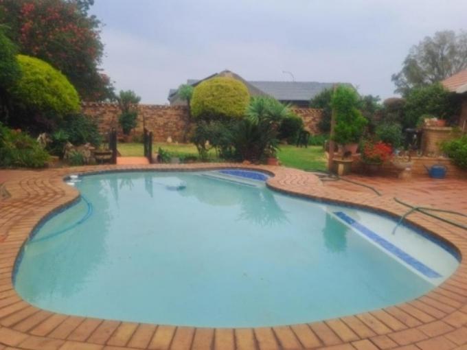 4 Bedroom House for Sale For Sale in Elspark - MR696040