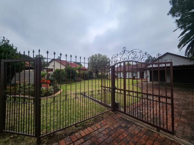 5 Bedroom House for Sale For Sale in Brackendowns - MR696058