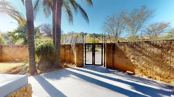 4 Bedroom House for Sale For Sale in Faerie Glen - MR696075