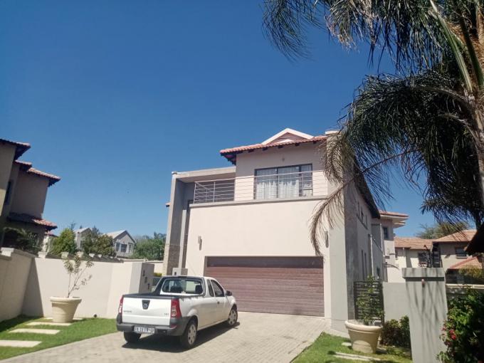 4 Bedroom Cluster for Sale For Sale in Strubensvallei - MR696077