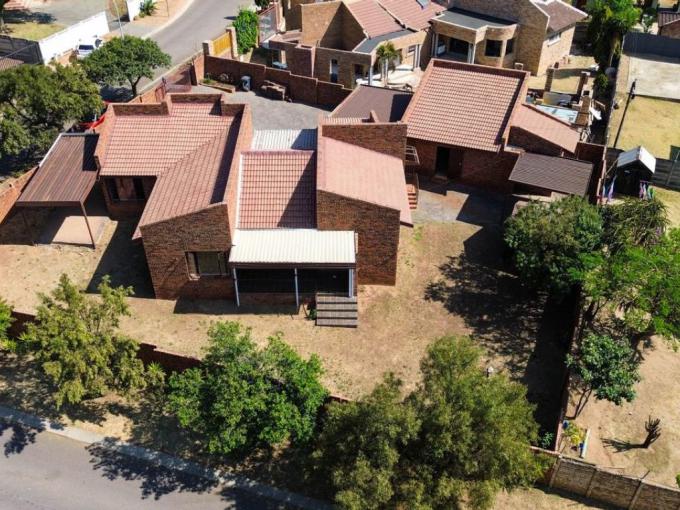 4 Bedroom House for Sale For Sale in The Reeds - MR696083